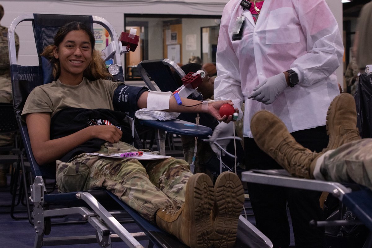 ArmyROTC's tweet image. Watch out, these Cadets are out for blood (donation)!

Cadets from 3rd Regiment, #BasicCamp took part in the Armed Service&apos;s Blood Program during #CST2023. Serving takes many forms, Cadets.

📸 Connor Kerwin, Carson Newman University

@TRADOC | @CG_ArmyROTC | @AmandaAzubuike