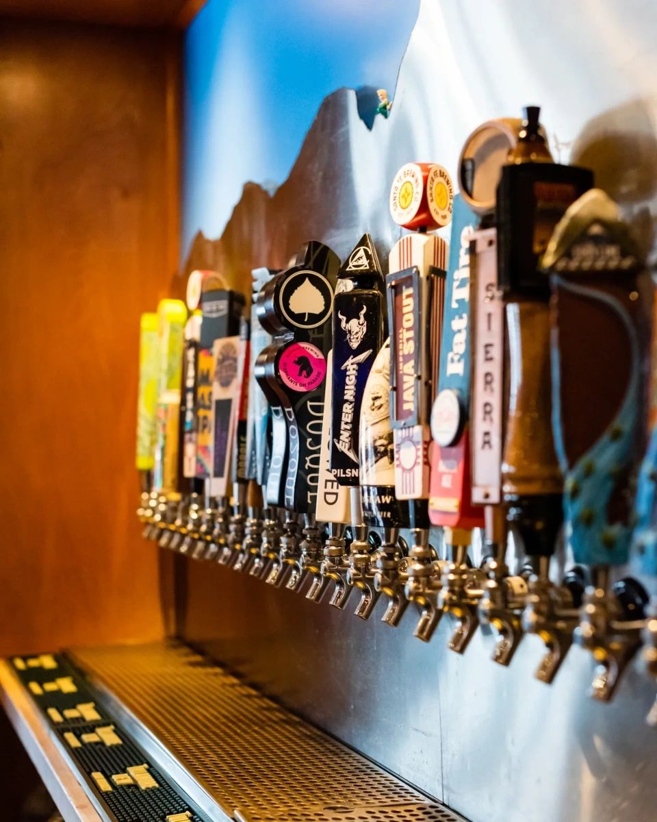 Pajaritobrewpub's tweet photo. Exploring the local neighborhoods in Los Alamos, NM is always an adventure! From the charming architecture to the breathtaking views, there's so much to see and do. And when you need a break, swing by Pajarito Brewpub &amp; Grill for some delicious food and refreshing craft beer! https://t.co/kZKS7J3Zk3