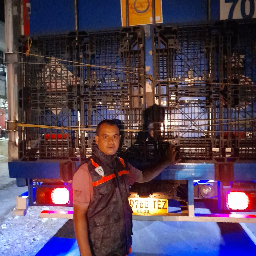 BKIPM_Langsa's tweet photo. #onehealthkipm giat pemeriksaan dan pengawasan pengiriman Ikan Tongkol, Cakalang dan Tuna Beku Asal Kab. Aceh Timur jumlah 40.000 kg tujuan Kab. Bogor dan Muara Baru Jakarta Utara @BKIPMJAKARTA_2 alat angkut Thermoking
#KKPThrive 
#MenteriKKP 
#EkonomiBiru https://t.co/nNkccZ9y3R