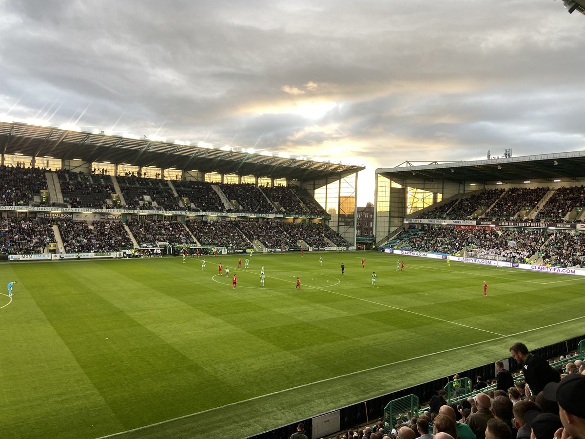 EnterSamSmith's tweet image. Thank you to @HibernianFC and the boys for making our first match at Easter Road as Mr &amp;amp; Mrs a memorable one 💚🥬 #Mr&amp;amp;MrsHibs @Rhy5garrett88