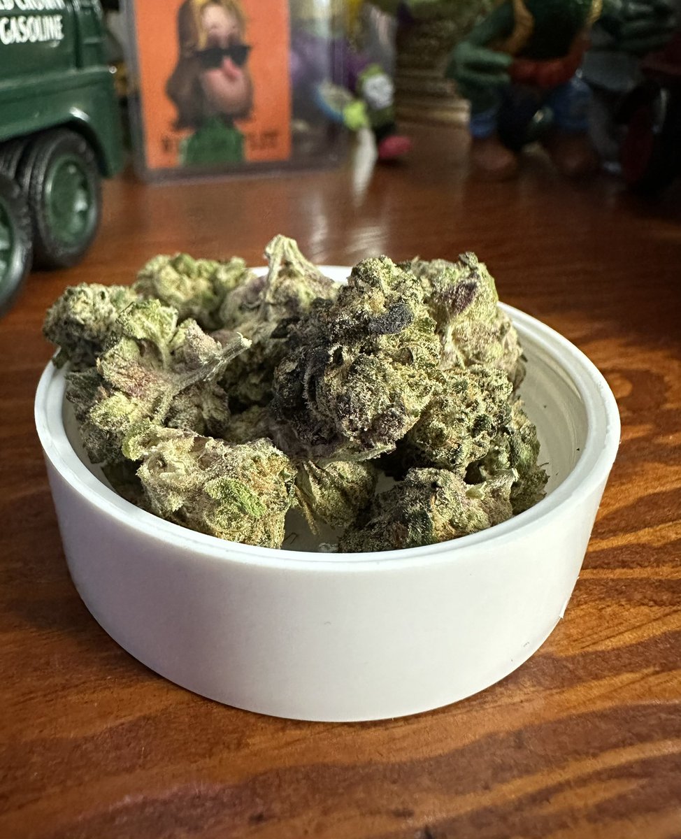 ShaneWylie4's tweet photo. Taking a Full Timeout🙌💨

*WC Watermelon Z 🍉

THC 29%🤌

Top 3 Terps💯
- Limonene 
- B Myrcene
- Linalool

#Mmemberville #CannabisCommunity https://t.co/oz9KNhr3Vn