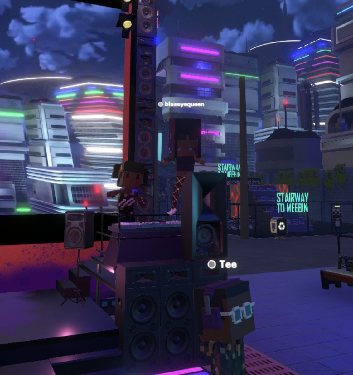 Wuddup <a href="/ondiTee/">Tee</a> !! #meebin 💙📷<a href="/MeebitsNFTs/">Meebits</a>