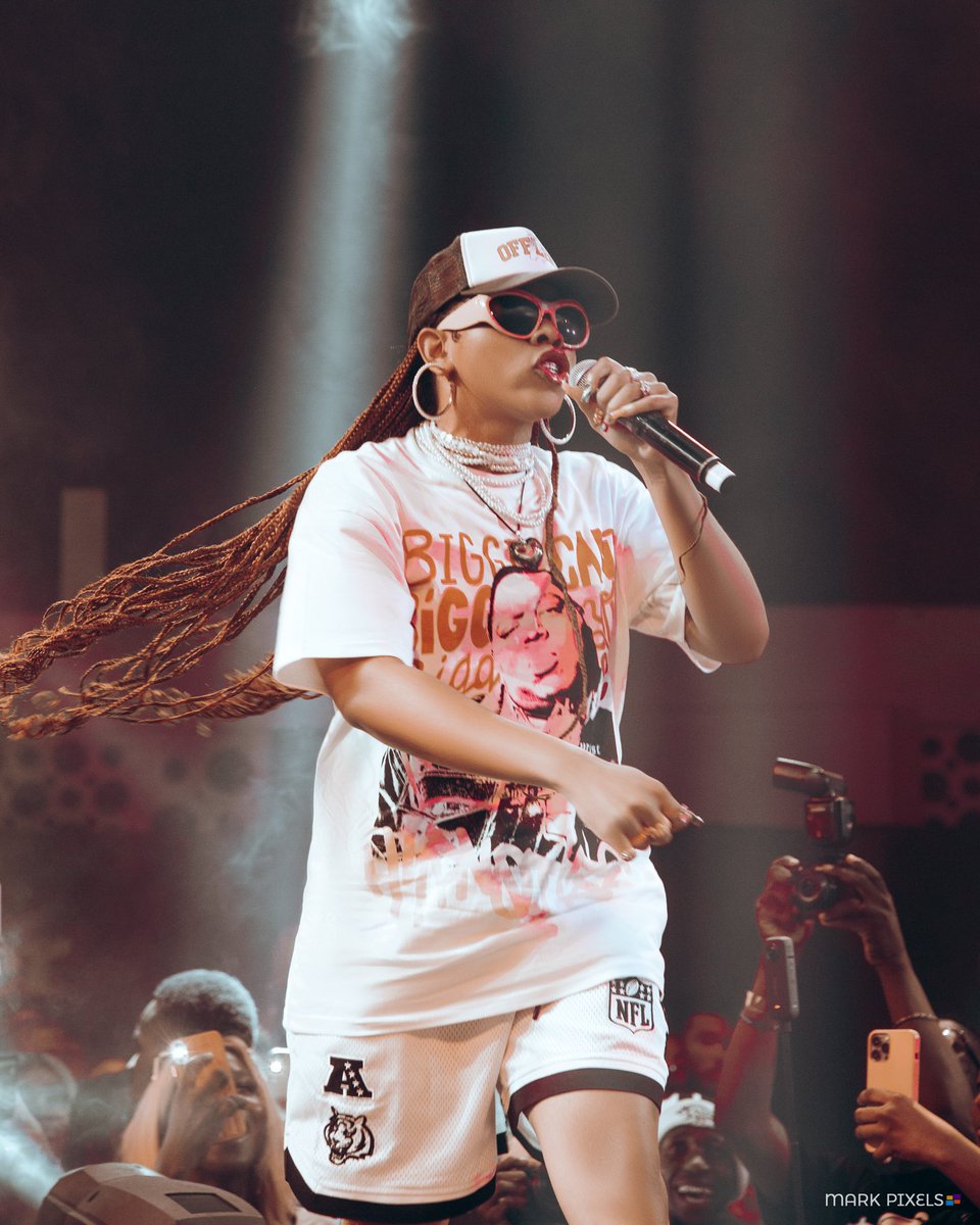 mark_pixels's tweet image. BIG DUTTY GIRL😍