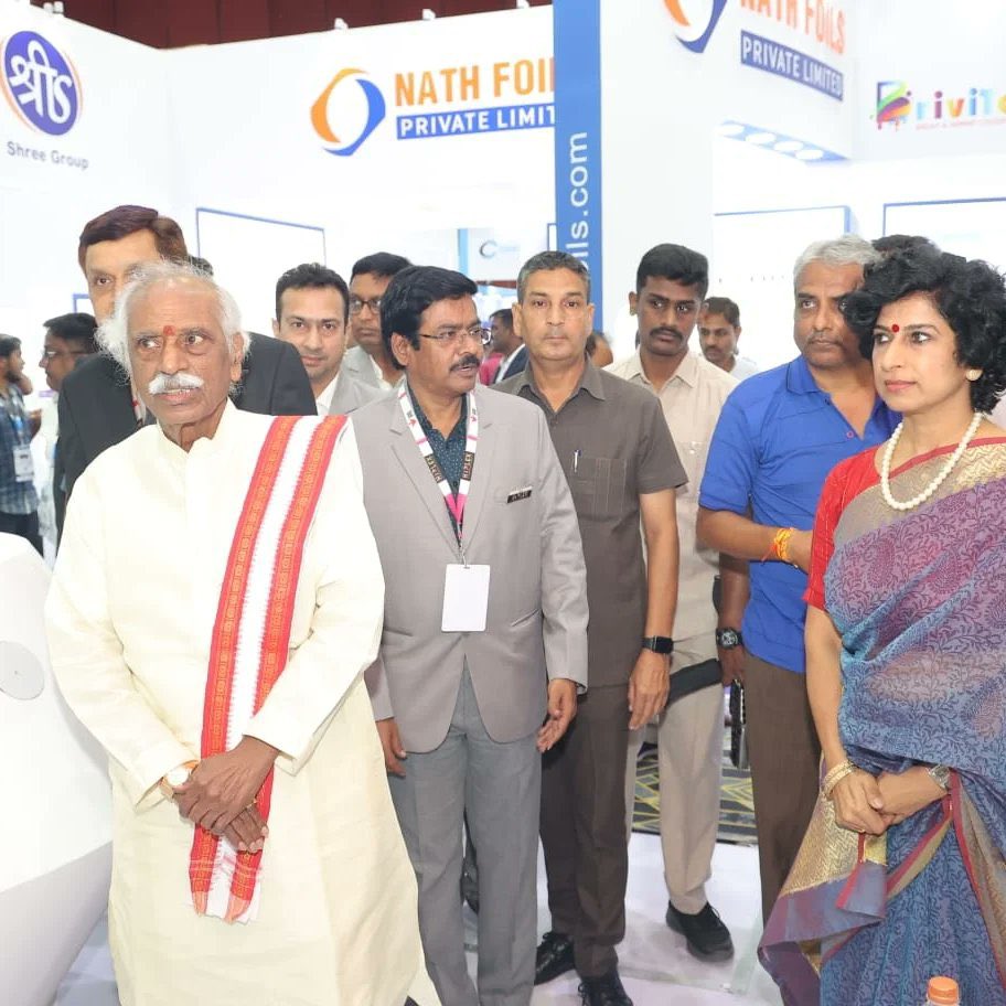 iocl_pc's tweet photo. #IndianOil stall at #HiPLEX 2023 witnessed the distinguished presence of H.E Governor of Haryana, Shri Bandaru Dattatreya, and motivated the team to continue keeping the #NationFirst #PROPEL #ThinkPlasticsThinkPropel
#PremiumPetrochemBrand https://t.co/J5savV43ie