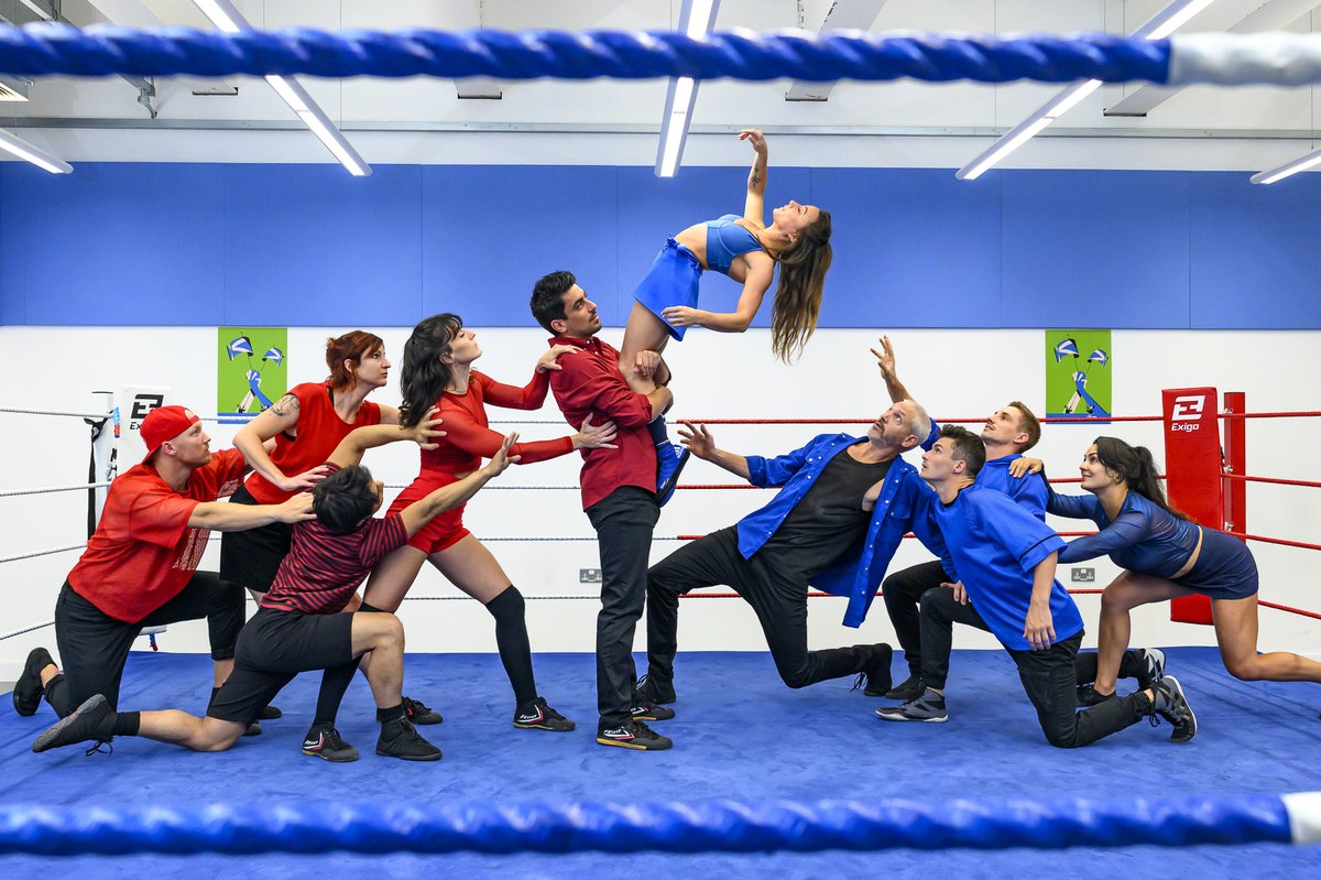 The7Fingers's tweet photo. Today's the big day for our new touring show: Duel Reality, all's fair in love and war.
Opening night tonight at the @edfringe , where we'll be performing until August 29th !!!

Tickets 👉 https://t.co/TRRNdNgcnv https://t.co/HVe9eUDANL