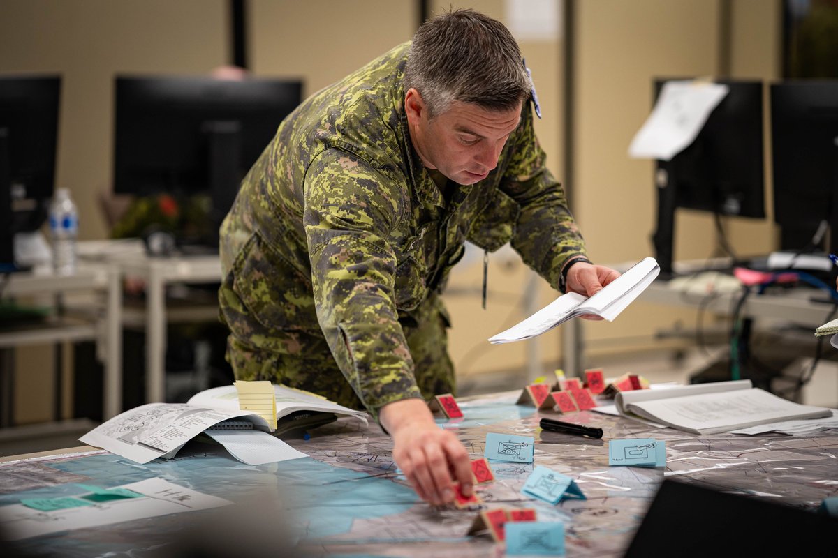 CanadianArmy's tweet photo. Recently a group Canadian and Allied soldiers completed the Army Operations Course that ended with an intensive two week exercise to test their abilities to command troops. https://t.co/RBi6aV8w16