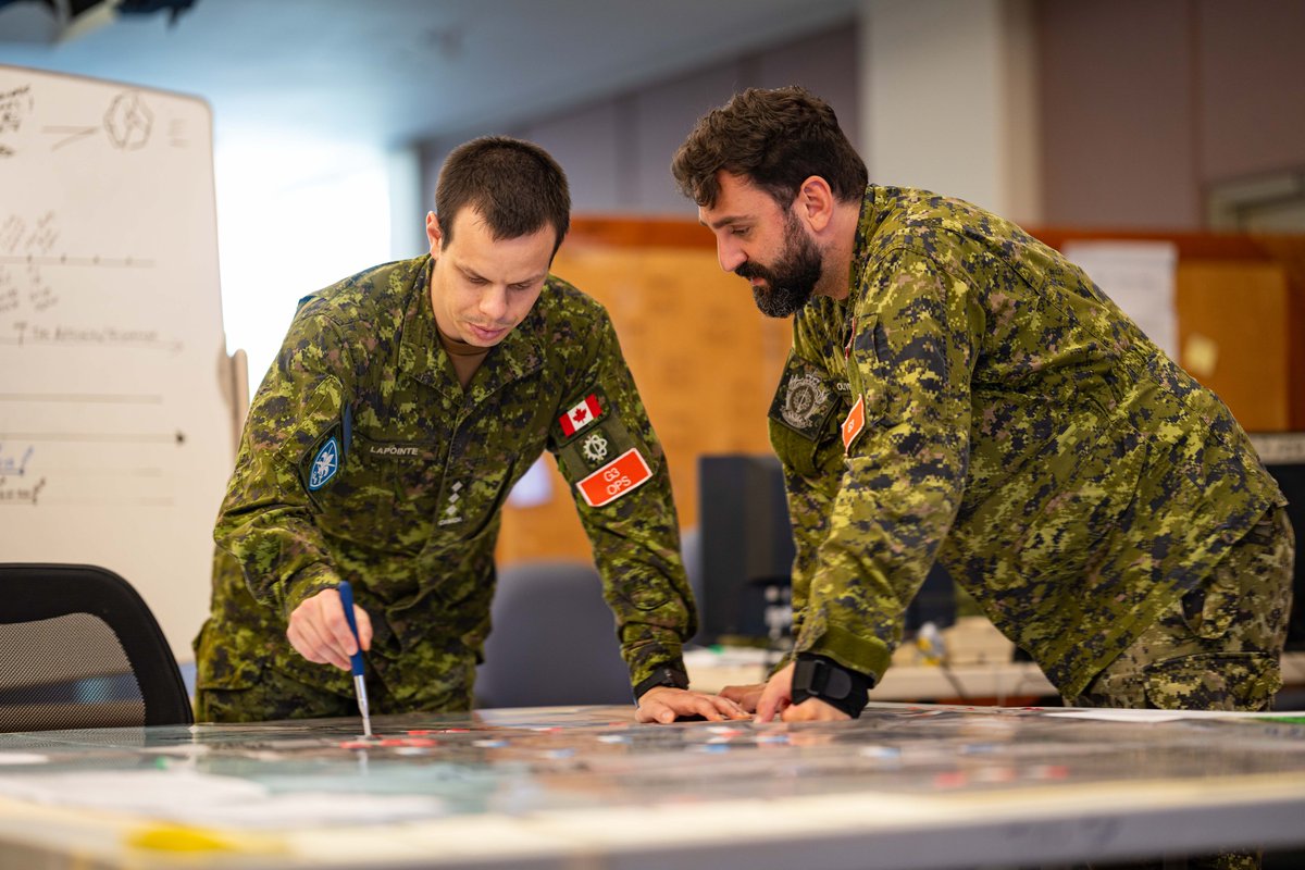 CanadianArmy's tweet photo. Recently a group Canadian and Allied soldiers completed the Army Operations Course that ended with an intensive two week exercise to test their abilities to command troops. https://t.co/RBi6aV8w16