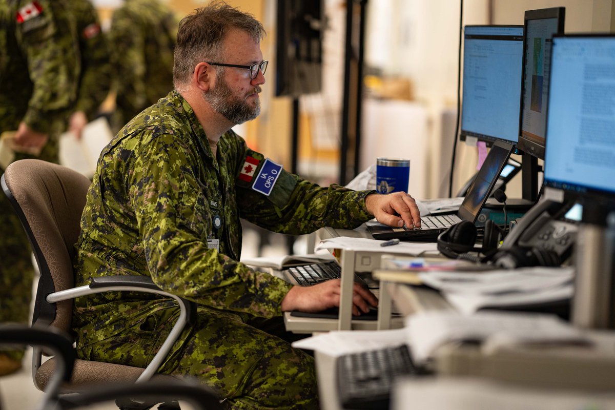 CanadianArmy's tweet photo. Recently a group Canadian and Allied soldiers completed the Army Operations Course that ended with an intensive two week exercise to test their abilities to command troops. https://t.co/RBi6aV8w16