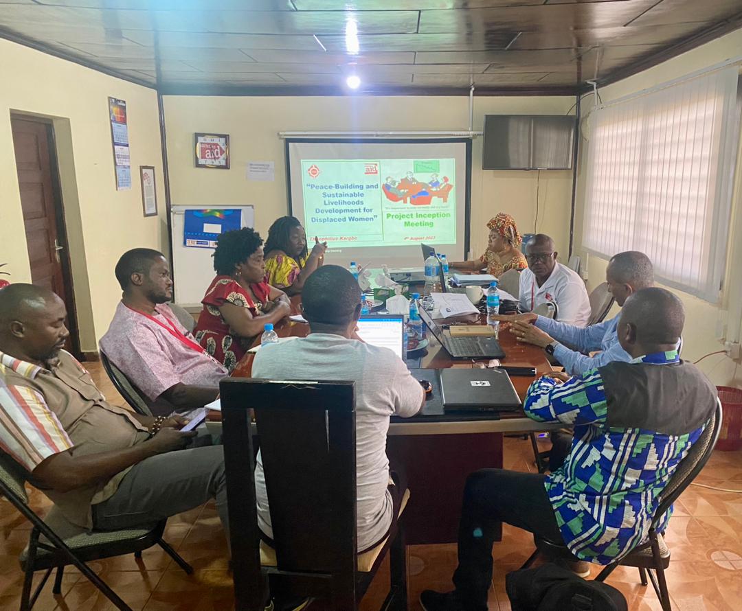In order to strengthen displaced families going through hardship, @CA🇸🇱 holds an inception meeting with its implementing partners involved on “Peace-Building &amp; Sustainable Livelihoods Development 4⃣ Displaced Women.” @CASL #StandingTogether #equalityforall
@christianaidglobal