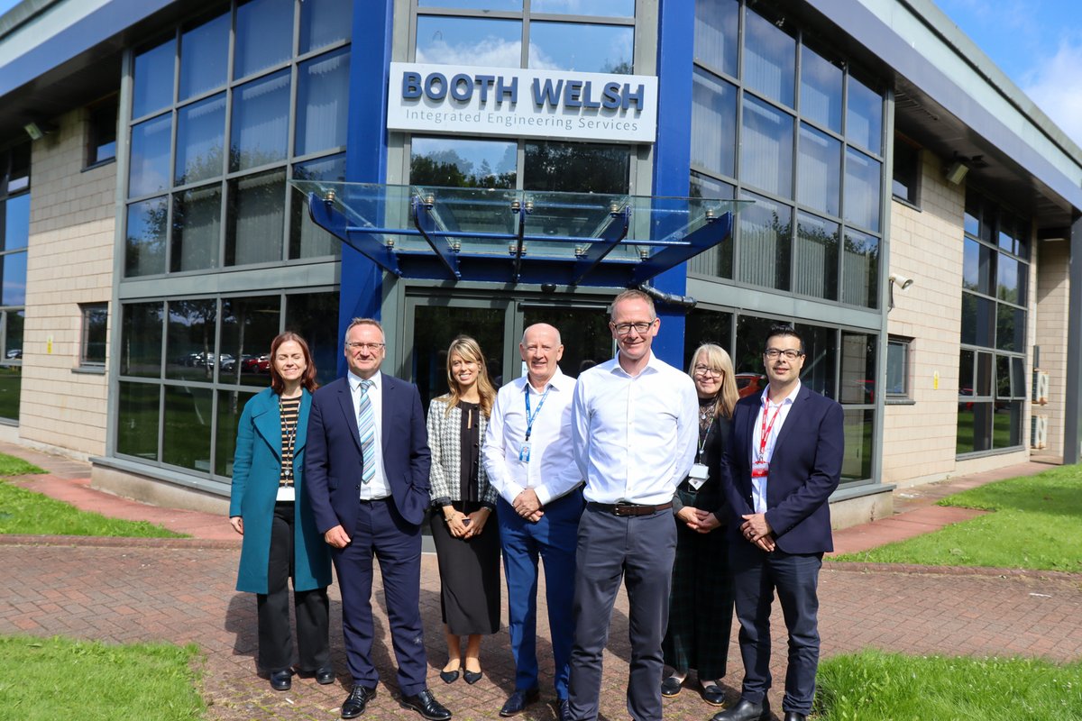 ScotSecofState's tweet photo. First stop was i3 Irvine 📍 

Investment - including £5m from the UK Gov - will result in the creation of a Digital Processing Manufacturing Centre to provide a centre of excellence for digital automation. 

This will build on current life science clustering on site. 
@BOOTHWELSH https://t.co/ay9QxjTItx