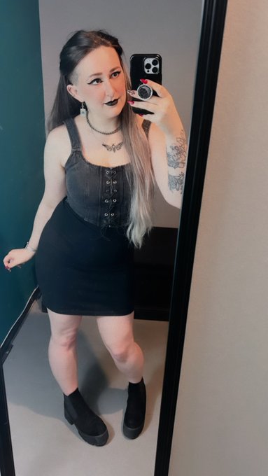 This photo is giving ✨uwu bottom✨ energy no I will not explain https://t.co/RyaeVB0zfA