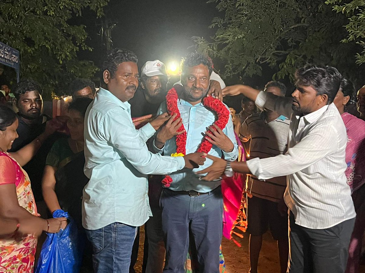 aikyathavijay's tweet photo. #change #peoplemovement #walk4change #Aikyatha #vijayIAS #SRKRvijay #viwaycam #day9 #vanjivaka #thimmanaidupalem
#100kms #100kmsofwalk #100kmswithpeople #100kmsofAPdarshan #100kmsofchange https://t.co/jOQjxoIkP4