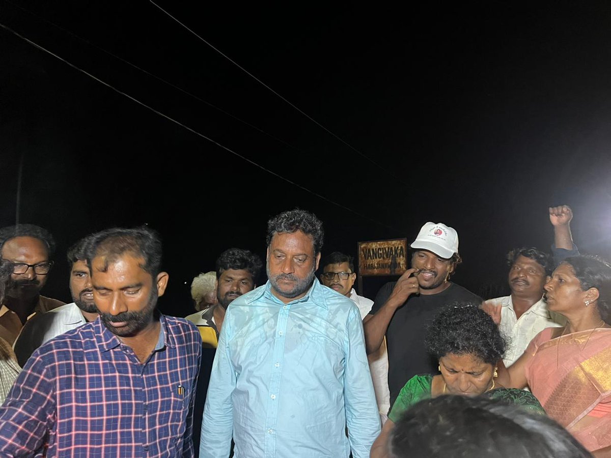aikyathavijay's tweet photo. #change #peoplemovement #walk4change #Aikyatha #vijayIAS #SRKRvijay #viwaycam #day9 #vanjivaka #thimmanaidupalem
#100kms #100kmsofwalk #100kmswithpeople #100kmsofAPdarshan #100kmsofchange https://t.co/jOQjxoIkP4