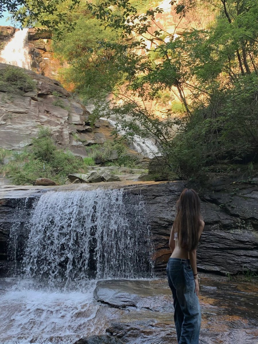 daversifier's tweet image. You can guess which one is me 😆 #hiking #enjoying life #nature #forest #creek #hiking #hobbies #adventure #bikini #climbing