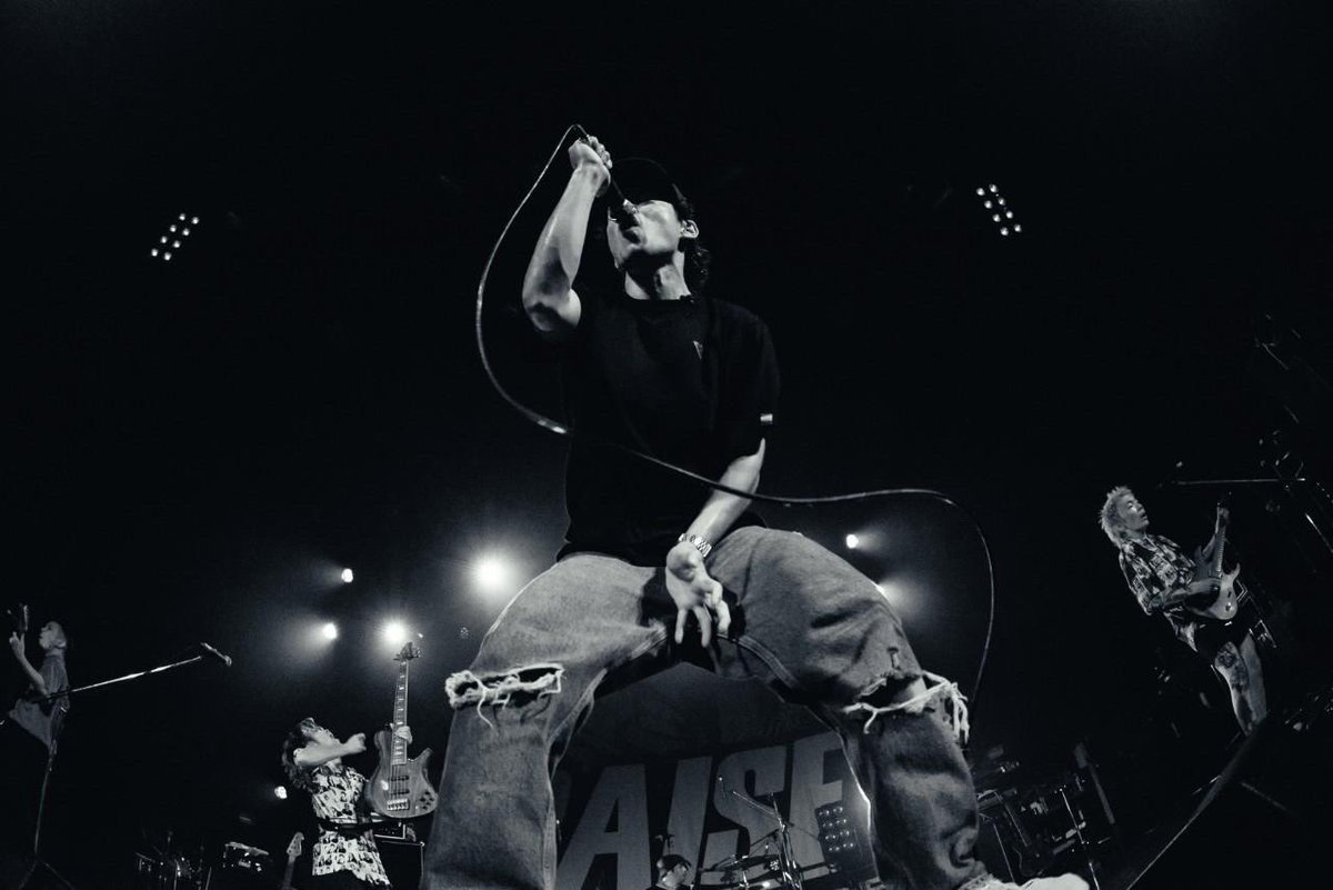 PRAISE_jpn's tweet photo. ONE MATCH 2閉幕!
PRAISEとUZMKが掲げるミクスチャーイベントに賛同してくれたThe BONEZ、ENTHそして観にきてくれた皆さん、キョードー大阪、BIG CATに感謝!
また大阪戻ってきますので続報をお待ちください!
photo by @_hbworks
#ONEMATCH
#PRAISE
#UZMK
#TheBONEZ
#ENTH https://t.co/NNDEnk0tpO