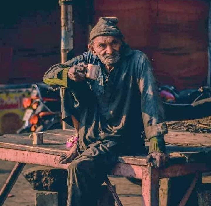fwkuang's tweet photo. ये जो गुर्बत में उदासी का सबब है, मत पूछ
मुझसे छोटा भी, मुझे चार सुना लेता है....!

गुर्बत.... गरीबी https://t.co/9Q3zLDOAeK