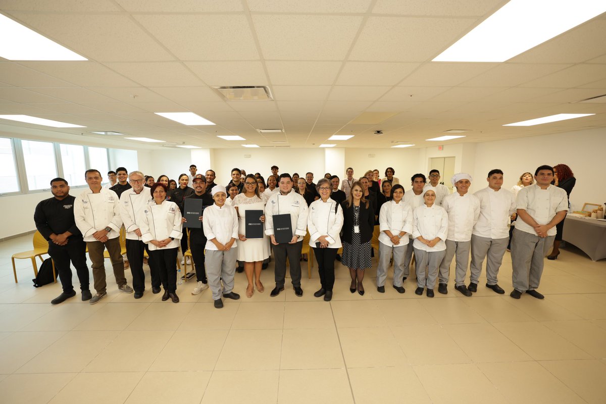 ITSEpma's tweet photo. 3 convenios, 1 propósito: abrir las puertas de las cocinas del ITSE a Panamá 🧑‍🍳

El día de ayer firmamos convenios de cooperación con Panamá Film House S.A, el Club Gastronómico de Panamá y la Asociación de Pasteleros y Panaderos de Panamá. 🍰🧁👩‍🍳🍳🥘 https://t.co/qLM0Yf0reJ