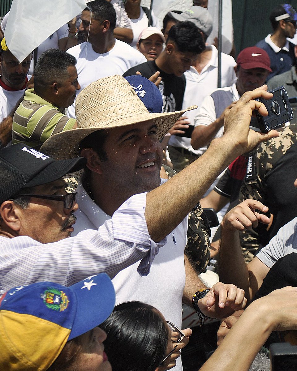 Rodolfo Paredes (@rodolfoparedesl) on Twitter photo En la unión, está la Venezuela que todos soñamos 🙏
#DemosElPrimerPaso 🇻🇪 En la unión, está la Venezuela que todos soñamos 🙏
#DemosElPrimerPaso 🇻🇪