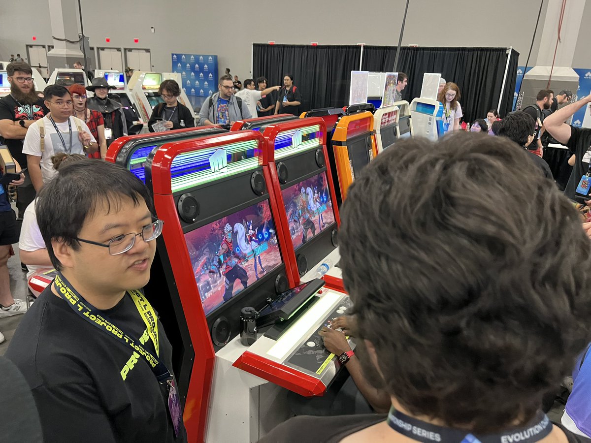 Love these arcade cabs Riot set up to do 2v2 head to head matchups for #projectl. Winners stay… or losers? Self managing like in the old school arcades!