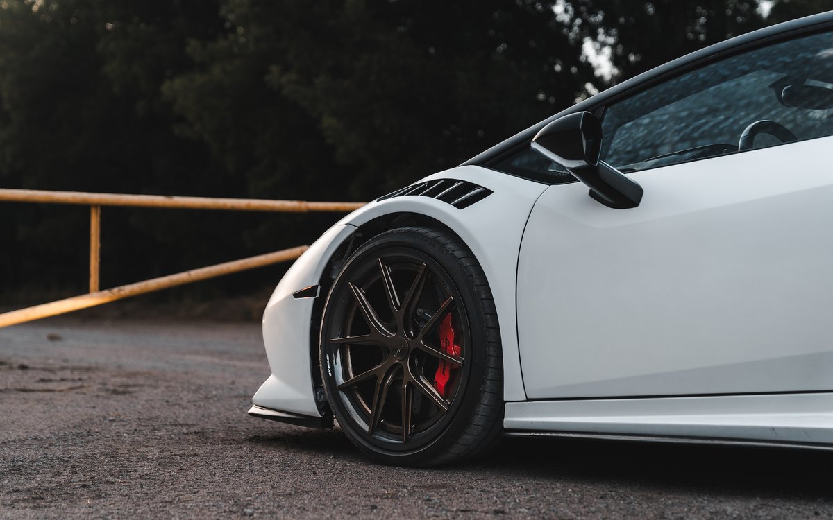 ForgelineWheels's tweet photo. Firing on all ten cylinders. Johnny's #Lamborghini #Huracan #Performante is a top performer on #forgeline #carbonforged #CF201! https://t.co/Jar2jaOVKe https://t.co/zT3mdehrj4