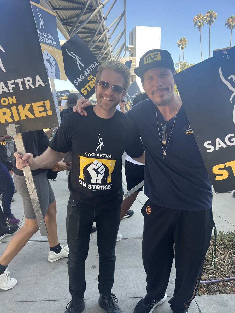 SeanMcNabbLA's tweet photo. #supporting my #union today @sagaftra also @wgastrikeunite 
#residual #rates #ai #creators #writers #actors #actorslife #working #crews  #picketlines 
#sagaftrastrong #strike #deal
#francisfisher #lesleyannwarren 
#gabriellacarteris #seanmcnabb https://t.co/o3E2lVsyTm