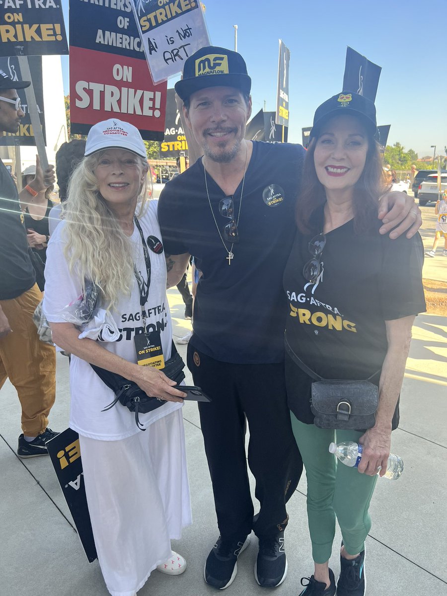 SeanMcNabbLA's tweet photo. #supporting my #union today @sagaftra also @wgastrikeunite 
#residual #rates #ai #creators #writers #actors #actorslife #working #crews  #picketlines 
#sagaftrastrong #strike #deal
#francisfisher #lesleyannwarren 
#gabriellacarteris #seanmcnabb https://t.co/o3E2lVsyTm