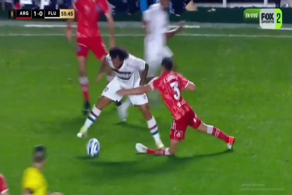 Alex_OConnell96's tweet photo. @goal Or Marcelo😬 https://t.co/iTvy5pe7Ie