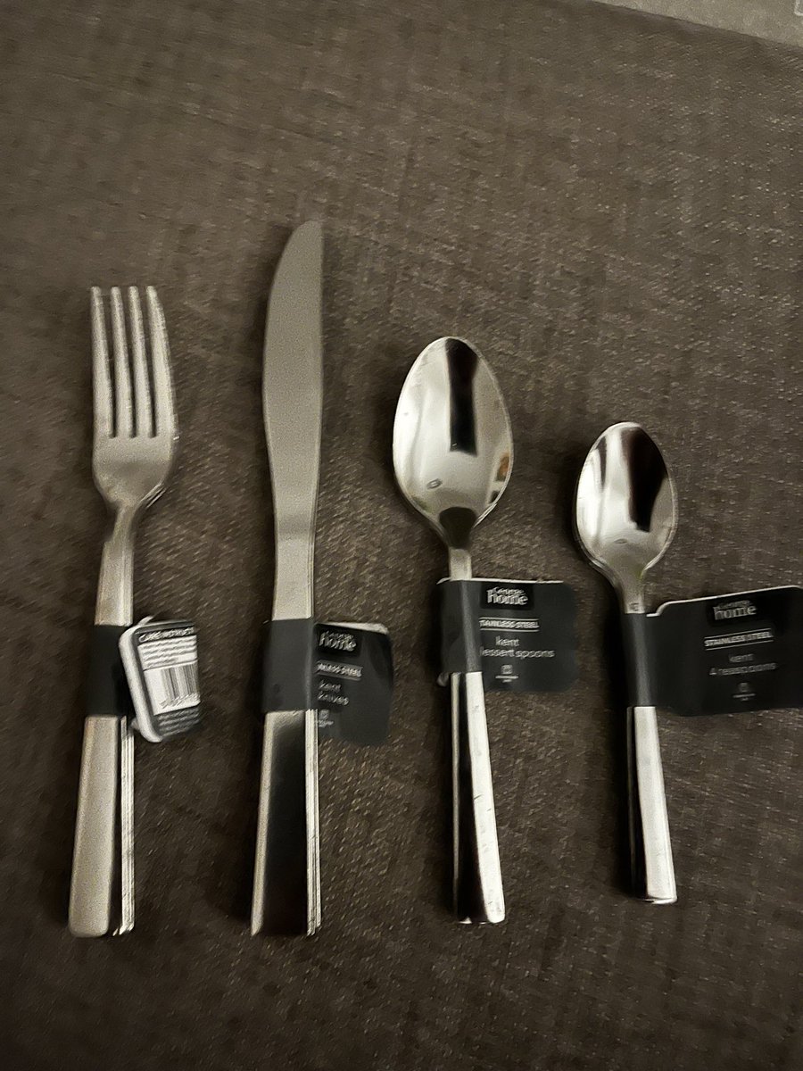 TheSmurfiest91's tweet photo. Wonder if George at Asda can answer this one… 

4 forks
4 knives
4 dessert spoons
4 teaspoons 

Purchased as below - £6

Purchased in a box - £12

So we pay £6 for the box?! 🤯 https://t.co/Vz3Q1zz8SP