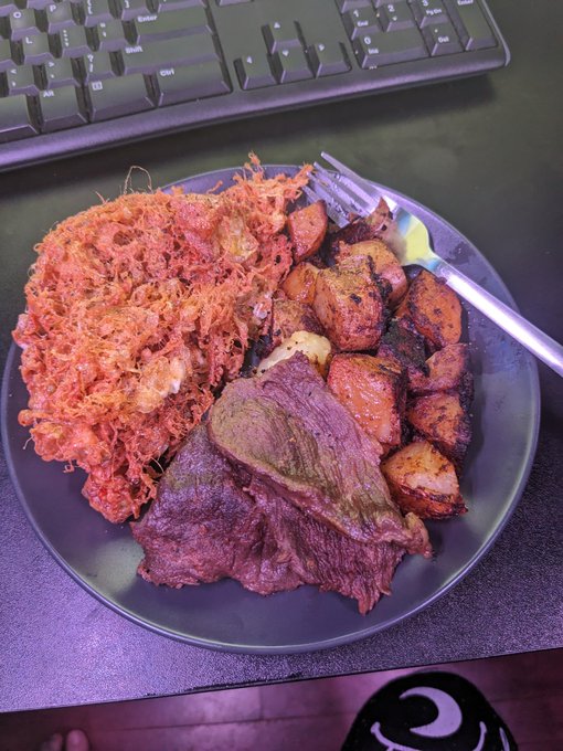 Some tasty grilled beef served with deep fried scrambled eggs and baked shallow-fried potatoes. This<a href="/tag/food"class="tags"><span>#food</span></a><a href="/tag/dinner"class="tags"><span>#dinner</span></a><a href="/tag/cooking"class="tags"><span>#cooking</span></a>