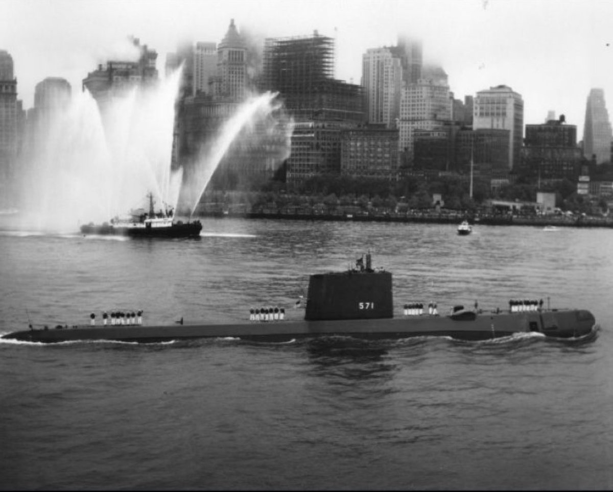 The USS Nautilus, the world’s first operational #nuclear-powered submarine, became the first vessel to reach the North Pole 65 years ago on August 3. Congratulations to #USSNautilus on the 65th anniversary of her North Pole transit. 

@AUKUSforum 🇦🇺🇬🇧🇺🇸

📷: US National Archives