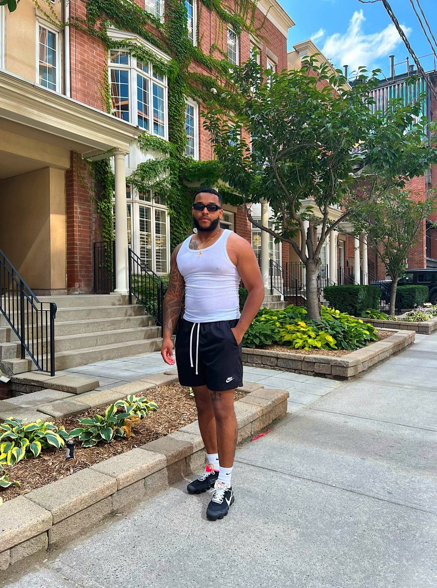 MasonAllMighty_'s tweet photo. in the streets of Toronto https://t.co/sfyFlM1WvV
