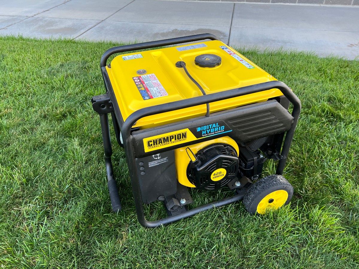 Generator_Mart's tweet image. The @ChampionPowerEQ 8750 W (100520) offers enough power to run your campsite, worksite and even a major appliance during a power outage. Click ow.ly/tIQz50Pm562 for the full list of features. 

#Champion #Generator #PushButtonStart #DigitalDisplay #PortablePower
