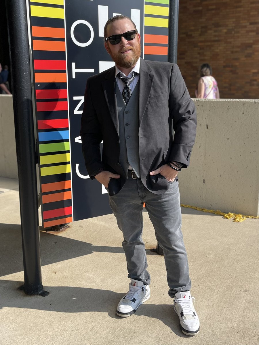 MUTGuru's tweet photo. Let’s do this 👔
#GoldJacketDinner #HOF https://t.co/48xrUseGVq