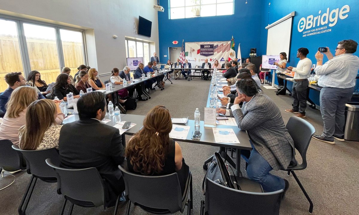 UTRGV_ECC's tweet photo. This week, as part of the commemoration of the 200th Anniversary of Diplomatic Relations between the U. S. and Mexico, the 17th Binational Chambers of Commerce Reunion was held at the @ebridgecenter in downtown #BrownsvilleTX!
#RioGrandeValley #RGV #UTRGV #eBridgeCenter https://t.co/hGGOXjYr0X