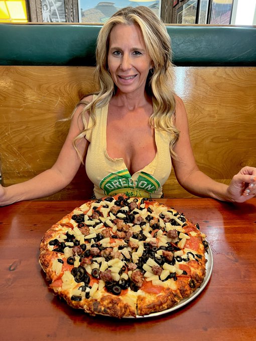 It&rsquo;s a great day to be an @oregonfootball fan! Hello @bigten 🙌🏻  #goducks https://t.co/uKW3sBHKLc<a class="tags" target="_blank" title="On Twitter" href="/?out=eyJ0eXAiOiJKV1QiLCJhbGciOiJIUzUxMiJ9.eyJpYXQiOjE3MjA2MzI5MjQsImlzcyI6InR3cG9ybnN0YXJzLmNvbSIsIm5iZiI6MTcyMDYzMjkyNCwiZXhwIjoxNzUyMTY4OTI0LCJyZWRpcmVjdF91cmwiOiJodHRwczovL3R3aXR0ZXIuY29tL29yZWdvbmZvb3RiYWxsIn0.rz4EBss6euQ6B2nhkvo1U9ibirQt81vUCNIwLAbXOwqykYhd1ko7KT8-RE1J-zmmzk3JDzFVMtyKrN1lze8QHw">@oregonfootball</a><a href="/tag/goducks"class="tags"><span>#goducks</span></a>