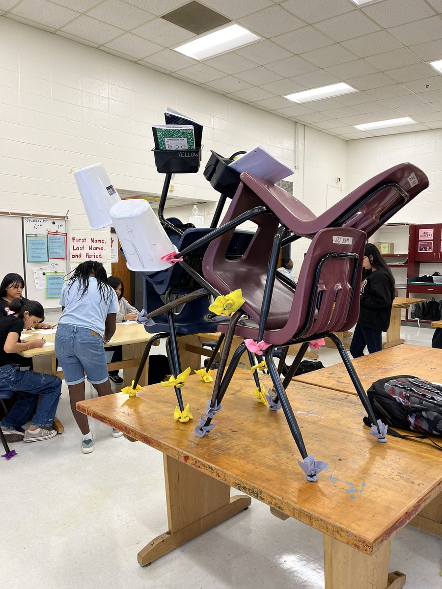 WrightArt1's tweet photo. @GarrettMSGators Advanced 8th Grade Art class had a blast collaborating to create temporary sculptures and then sketching them. https://t.co/wdANtapeaU