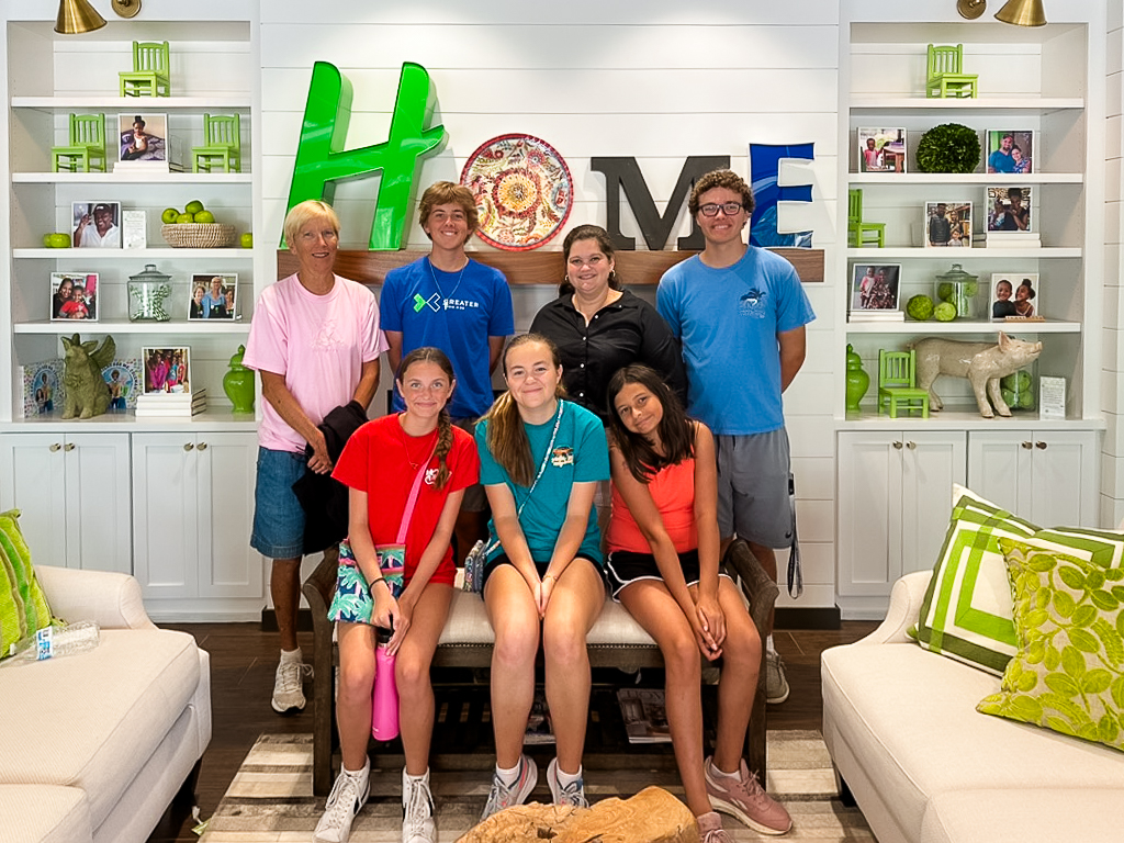 How about some feel-good for your Friday? We're celebrating a few recent friends who stopped by to #DoGoodWithGreenChair!

We were so glad to recently host volunteers from Lenovo and First Baptist Wilson at our #Raleigh headquarters.

Get involved here! bit.ly/3sVVM0A