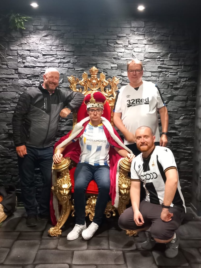 BinksOwen's tweet photo. Bow down to the king. Without doubt showing #COLU are the biggest club in this photo. Everyone in New Zealand knows it too! 🔵⚪️ #BCAFC #DCFC #ESCAPEROOM 👀 https://t.co/KYLx8wGVin