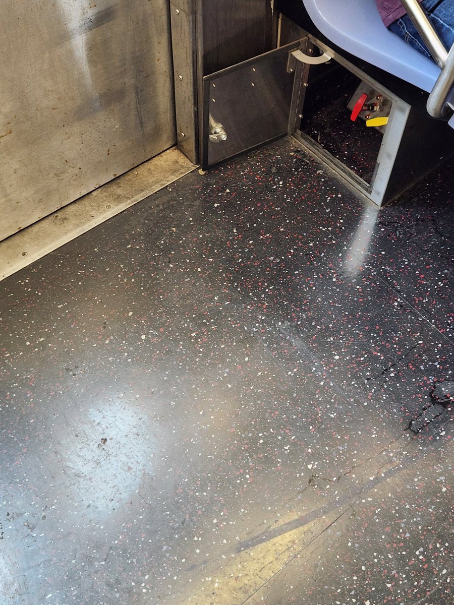 Shana047's tweet photo. @NYCTSubway this thing is hanging open on car 3091 on the z train at myrtle bway right now. Not sure if dangerous. https://t.co/r7huZnCue6