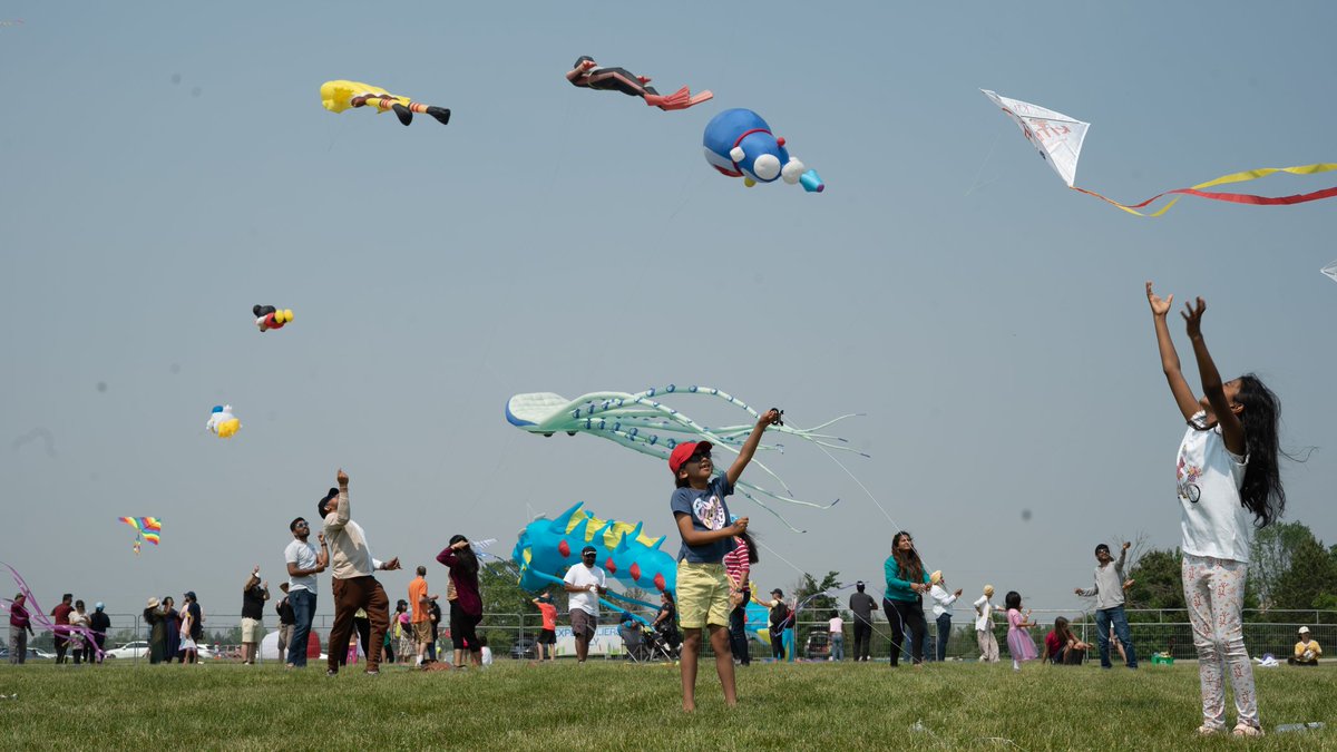 KiteFestCanada's tweet photo. Has it been 2 months since we saw all of you at the 9th Brampton KiteFest. Thank you to everyone who ventured out and flew their kites. We want to send ❤️ to our wonderful sponsors, community vendors, and terrific high school volunteers. Have a great and safe long weekend! https://t.co/8H8OGbZsun