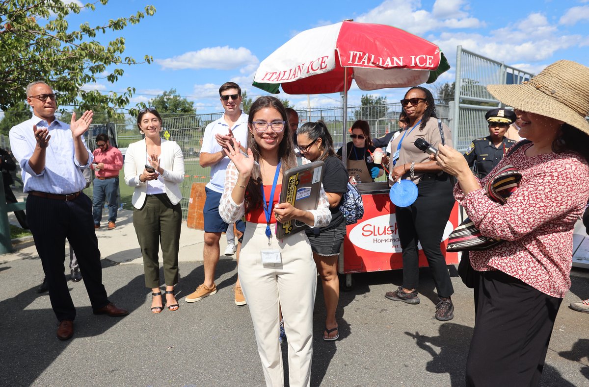 Boston_CEC's tweet image. Week in Review! The Mayor's Office of Neighborhood Services spent time in communities connecting with constituents during National Night Out from North End, Chinatown, to Mattapan. Great seeing everyone! 🤝🏽

💛 @SouthBostonONS @EastBoston_ONS @Roxbury_ONS @ONS_Chinatown