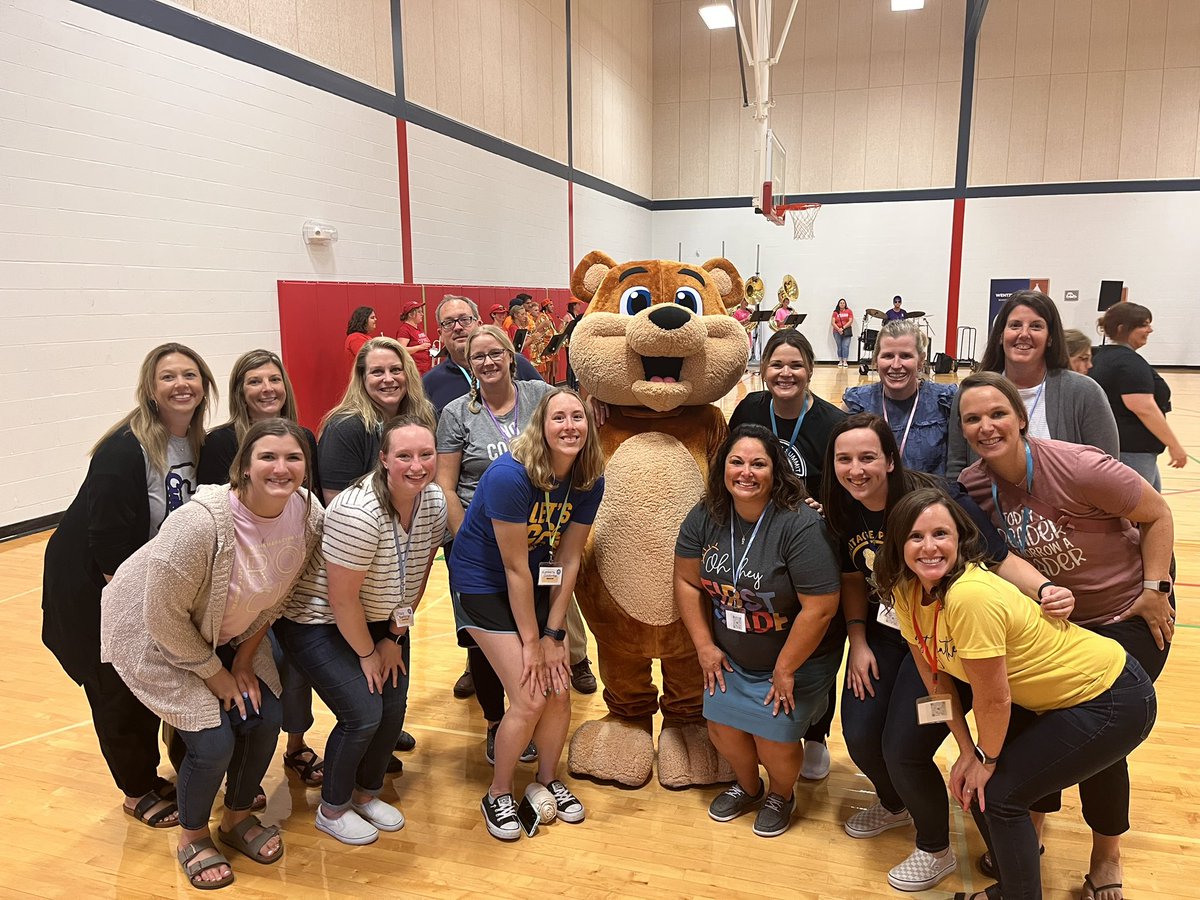 New Staff @HPCubs &amp; @HeritageInt hanging out with Carl the Cub! 💛🐻💙