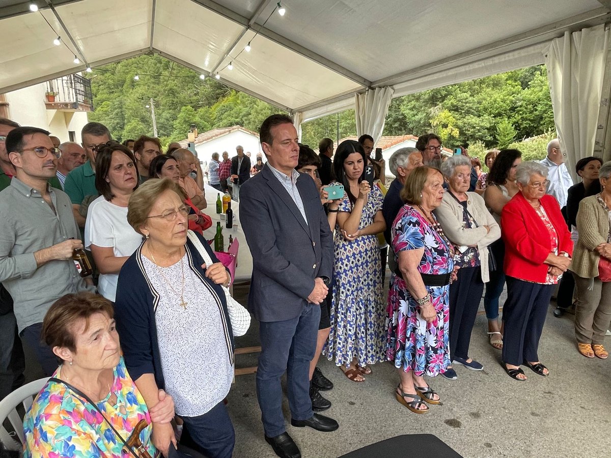 100 años de Casa Alonso en Puentecastro (Tineo). Felicidades a Carmen, Pilar y Manuel y gracias por la labor desarrollada dando servicio a tantas personas que viven y disfrutan del medio rural.
@gobasturias 
#ConsejeríaDeMedioRuralYPoliticaAgraria