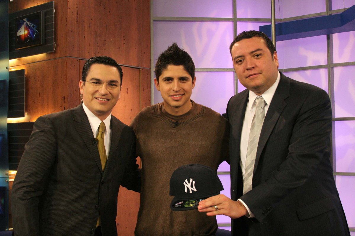 ¡Qué recuerdos! Hace casi 14 años mi compadre <a href="/josuebecerra/">josue becerra</a> y un servidor entrevistamos a <a href="/ramiropena/">RamiroPeña</a> tras salir campeón con los <a href="/Yankees/">New York Yankees</a> en el 2009. Un verdadero ejemplo en el beisbol y el deporte. 🤠⚾️🧢