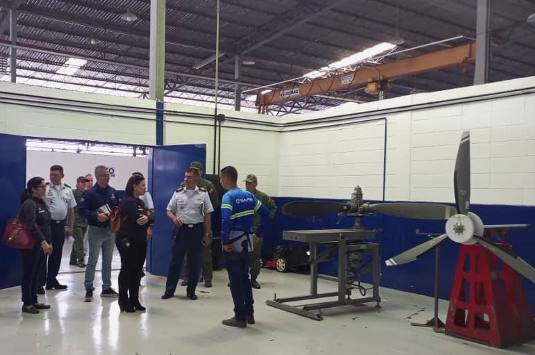 DimadeaA's tweet photo. Disertación realizada por el Cnel. Freddy Useche, Jefe del @Seleavia_, con el fin de dar a conocer las capacidades y dimensionar los procesos de adecuación de los Laboratorios de Metrología y Talleres del @sermaeramb, en el Desarrollo del Motor Industrial y el Militar https://t.co/tAPD2vF5lg