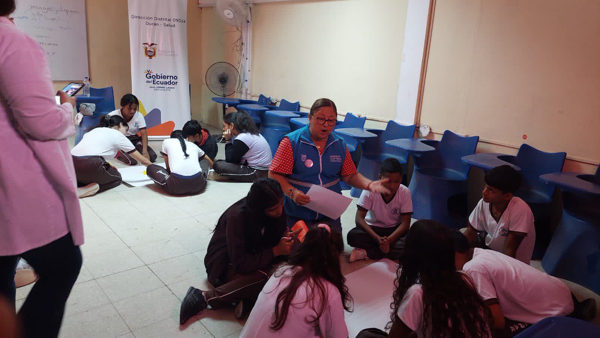 Salud_Guayas's tweet photo. #Durán | Personal de Promoción y #SaludMental del #Distrito09D24 realiza en la Unidad Educativa Provincia del Cañar el proyecto #Fortalece para reforzar las habilidades y competencias para identificar los factores protectores que le permitan conseguir sus metas. https://t.co/NBRwSBPIrl