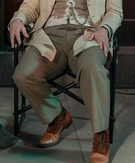 1941crowley's tweet photo. their leg and thigh difference makes me wanna go insane https://t.co/7Yr3ZzCmMB