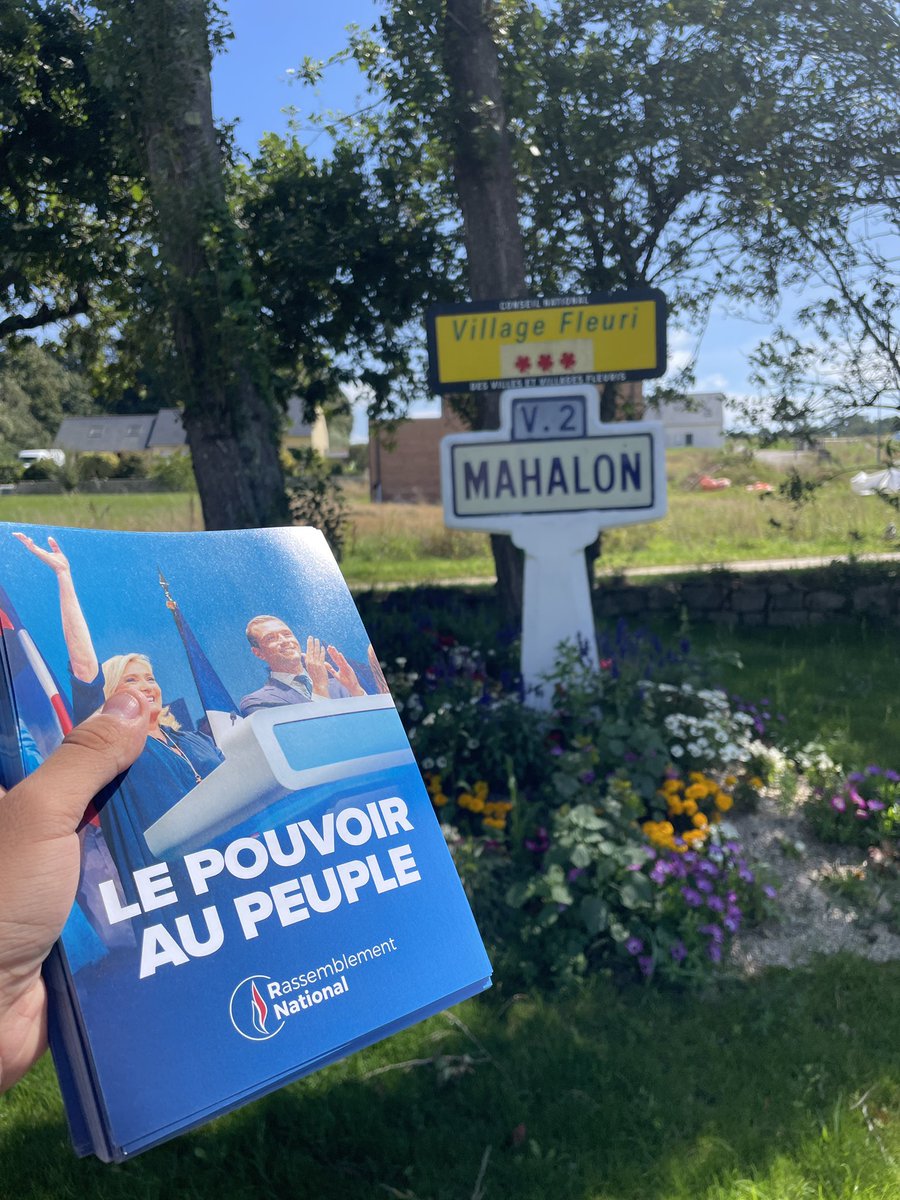 FranckNicolasRN's tweet photo. ☀️ Tractage aujourd’hui à #Mahalon sous le soleil Bigouden.

Rendre le pouvoir au peuple avec le @RNational_off, c’est :
1️⃣ Baisser les taxes sur les énergies de 20 à 5,5%
2️⃣ Exonérer de TVA un panier de 100 produits de première nécessité
3️⃣ Lutter contre tous les types de fraude https://t.co/13pv8ZirgD