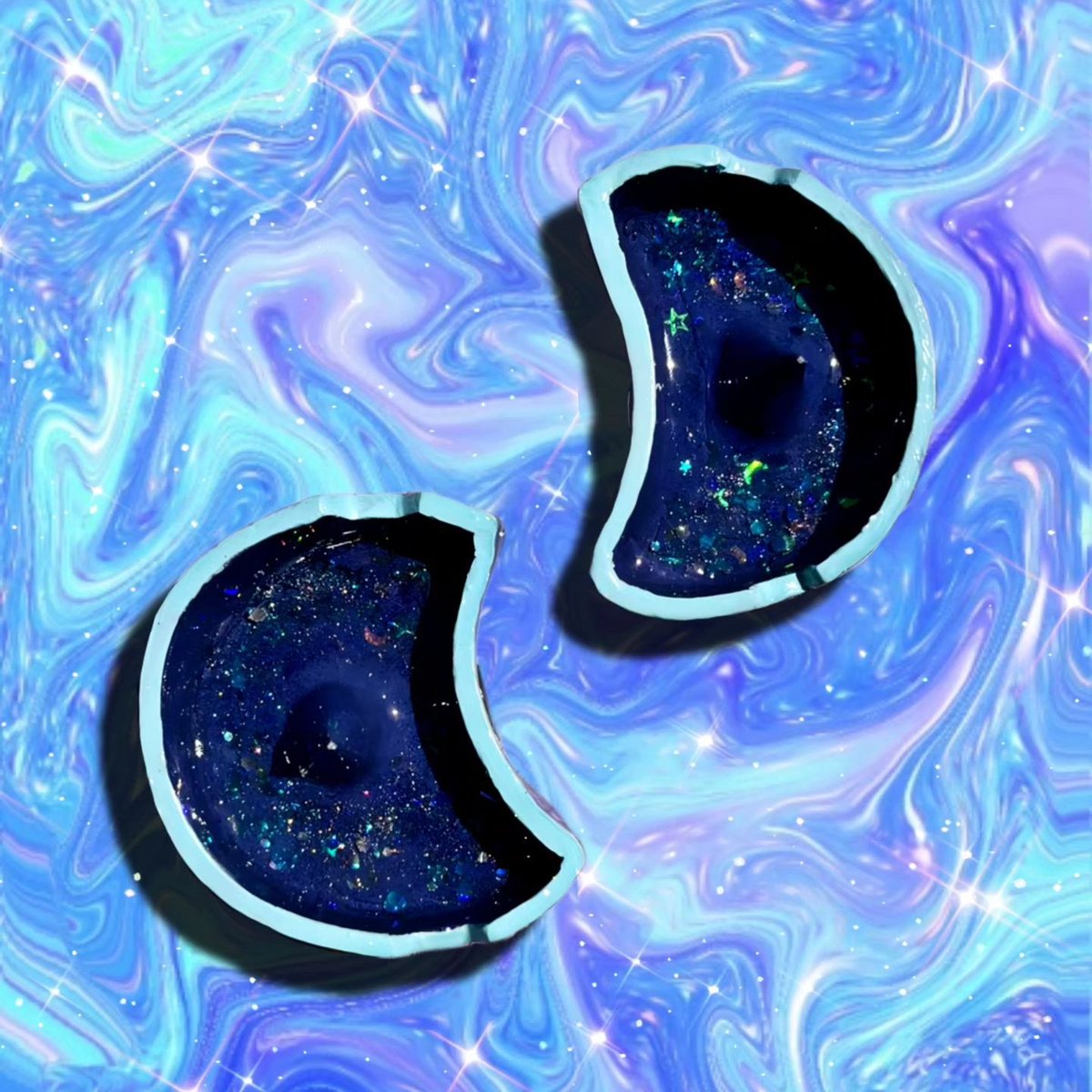 SolutionsLifted's tweet photo. Introducing our ..
‘ASTRAL ASHTRAY’ COLLECTION! ☁️🌙🌌
AVAILABLE TODAY , @ 4:20 PM CT ✨️

These are the first edition to our upcoming custom accessories line 💕💕

#clayart #ashtrays #accessories https://t.co/PkhINf2jhH