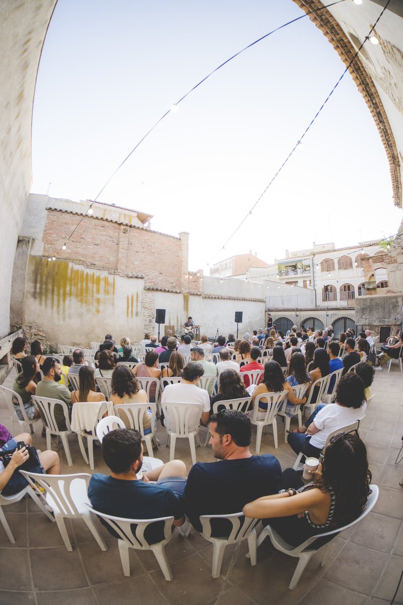 💥 UN INICI APOTEÒSIC!

"No és cap ximpleria la música, no és una simple cosa de verbena", ho deia ahir en Xarim i vau demostrar-ho!

Gràcies pel primer SOLD OUT de la història del Minúscul! 

🩷 Gràcies a les que vau fer-ho possible!

📸 @peppmarco

#festivalminuscul #mollerussa